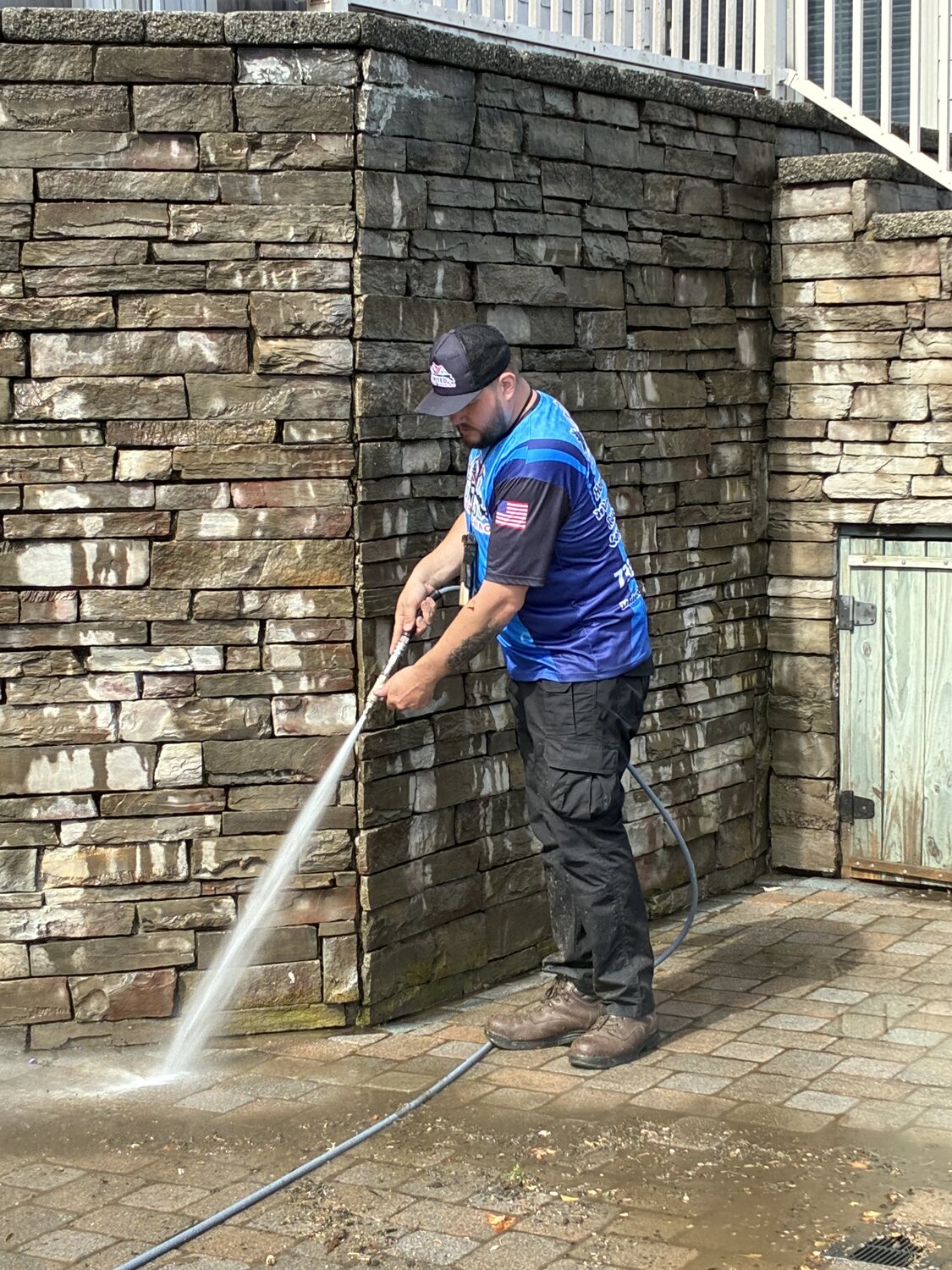 Low-pressure soft wash on natural stone
